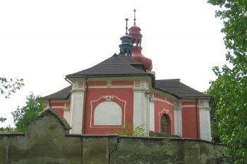 Kostel v Dymokurech ( © Pavel Vítek 05/2007)
