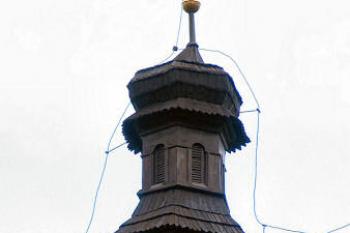 sanktusník na střeše ( © Pavel Zany Komárek 8.5. 2005)