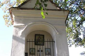 kaple od silnice ( © Jan P. Štěpánek 09/2007)