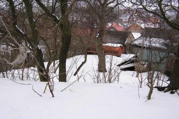 Pohled z plochy tvrze k západu ( © Jan P. Štěpánek 03/2006)