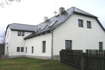 Pohled od severovýchodu ( © Pavel Vítek 04/2006)