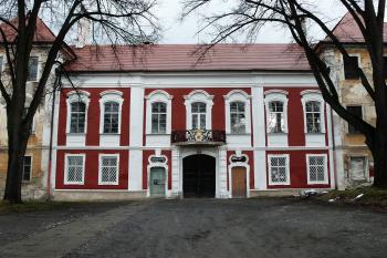 hlavní průčelí (© Václav Kapr, 01/2011)