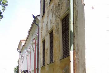 vstupní průčelí zámku (© Lukáš Pechánek, 08/2011)