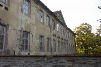 zadní - zahradní - průčelí ( © Milan Caha 08/2009)