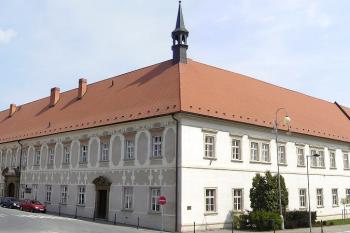 Panorama čelní fronty koleje ( © Jan P. Štěpánek 04/2006)