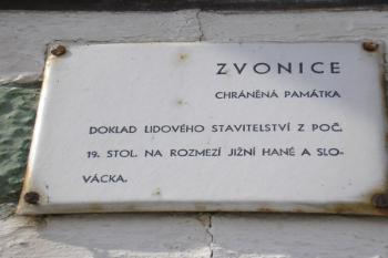 informační cedule na zvoničce ( © Ondřej Štěpánek 04/2006)