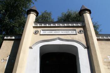 Vstupní portál dveří ( © Miroslav BITTER 2005)