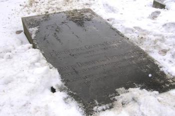celkový pohled na náhrobek Frederiky hr. Kinské ( © Jan P. Štěpánek 03/2006)