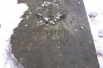 Celkový pohled na náhrobek hraběte Filipa Kinského (© Jan P. Štěpánek, 03/2006)
