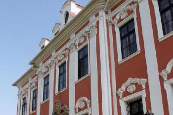 Hlavní průčelí budovy ( © Miroslav BITTER 2006)