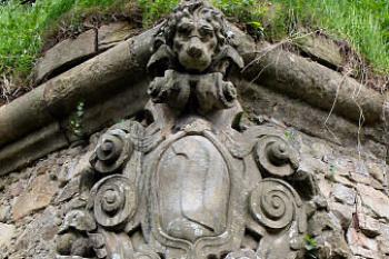 erb Lubomirskich na špici bastionu č. IV: ( © Pavel Zany Komárek 8.5. 2005)