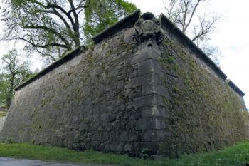 bastion č. III. a přilehlé kurtiny ( © Pavel Zany Komárek 8.5. 2005)