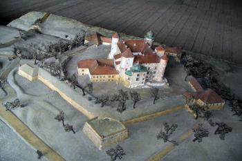model současné podoby hradu-zámku - pohled od jihovýchodu ( © Pavel Zany Komárek 8.5. 2005)