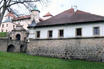bastion č. II. a vstupní brána ( © Pavel Zany Komárek 8.5. 2005)