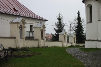 část hradební zdi z vnitřního nádvoří bývalého hrádku (© D Dohňanský, 04/2015)