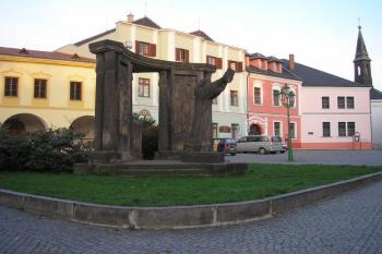 pomník Jana Blahoslava ( © Ondřej Štěpánek 04/2006)