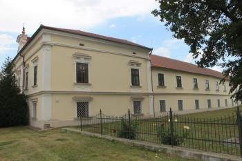 vých.strana zámku (© D Dohňanský, 07/2018)