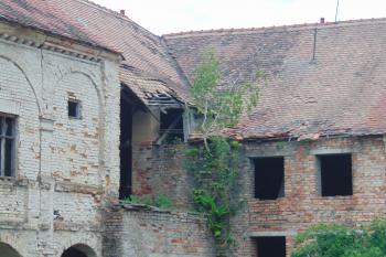 Rozpadající se jv. vnitřní nároží (© Dušan Dohňanský  05/2021)