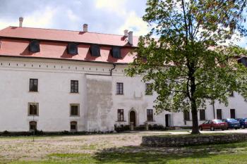 západní průčelí ( © Pavel Zany Komárek 8.5. 2005)