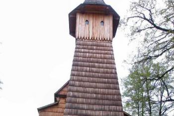 vstupní průčelí kostela s věží ( © Pavel Zany Komárek 6/5/2005)