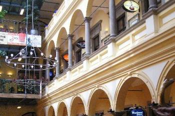 Interiér nádvoří paláce ( © Jan P. Štěpánek 04/2006)