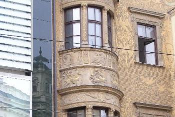 Detail arkýře ( © Jan P. Štěpánek 04/2006)