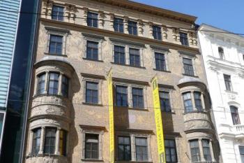 hlavní průčelí Domu pánů z Lipé (Schwanzova paláce) na brněnském náměstí Svobody ( © Jan P. Štěpánek 06/2009)