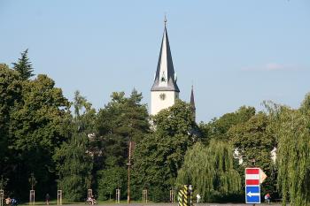 Kostel z levého břehu Labe ( © Ivan Grisa 06/2009)