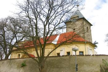 Kostel sv. Jakuba Většího s ohradní zdí ( © Pavel Vítek 05/2006)