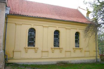 Neorenesančně přestavěná kostelní loď ( © Pavel Vítek 05/2006)