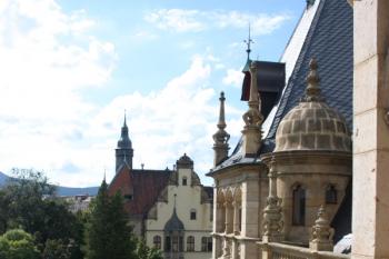 Jižní bok musea a palác obchodní a živnostenské komory z terasy nad jižní lodi hlavní haly ( © Ivan Grisa 09/2010)