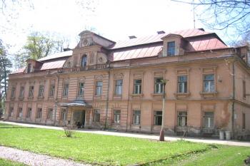 Průčelí zámku ( © Pavel Vítek 05/2006)