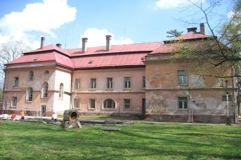 Pohled na zámek z parku ( © Pavel Vítek 05/2006)