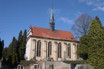Kostel z novější části hřbitova (od jihu) ( © Ivan Grisa 03/2006)