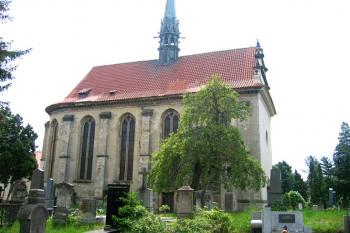 Severní strana kostela ( © Pavel Vítek 05/2006)