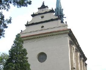 Průčelí kostela sv Jiří ( © Pavel Vítek 05/2006)