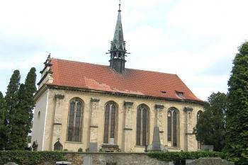 Celkový pohled na hřbitovní kostel sv. Jiří ( © Pavel Vítek 05/2006)