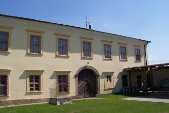 Vřesovice - zámek - zadní pohled (© Ivo Rozehnal, 05/2012)