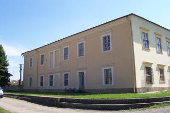 Vřesovice - zámek - zadní pohled (© Ivo Rozehnal, 05/2012)