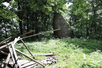 Zřícenina hradu Homole (© aleshwarrior, 06/2015)