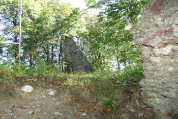 pohled na torzo věže ( © Jiří Čížek 9/2008)