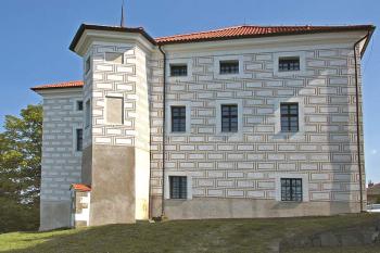 Severní průčelí ( © Luděk Pitter 05/2006)