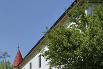 Jižní průčelí ( © Luděk Pitter 05/2006)