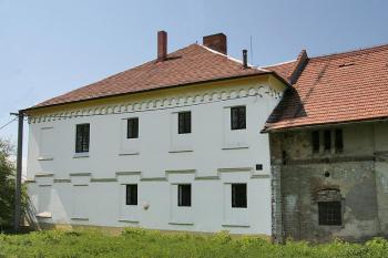 Východní průčelí ( © Luděk Pitter 05/2006)