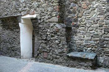 Jižní stěna předbraní Zelené brány ( © Petr Turyna 09/2006)