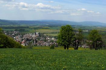 Pohled od kostela na město Králíky a okolí (© Jiří Cukr, 05/2011)