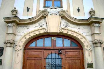 vstupní portál ( © Ondřej Štěpánek 05/2006)