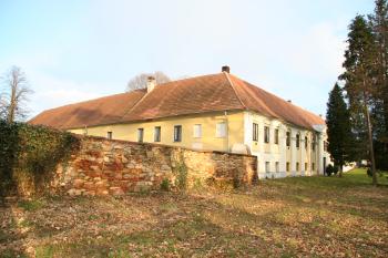 Zámek zezadu (© Petr Nožička, 03/2009)