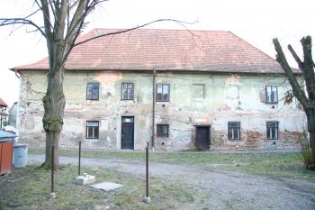 Budova průčelí zámku zezadu (© Petr Nožička, 03/2009)