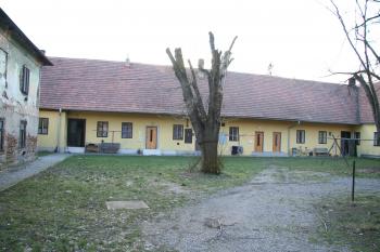 Nádoří zámku (© Petr Nožička, 03/2009)